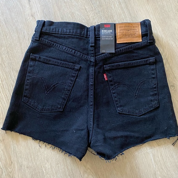 Levi’s Premium Ribcage Shorts 26 NWT - Picture 3 of 3